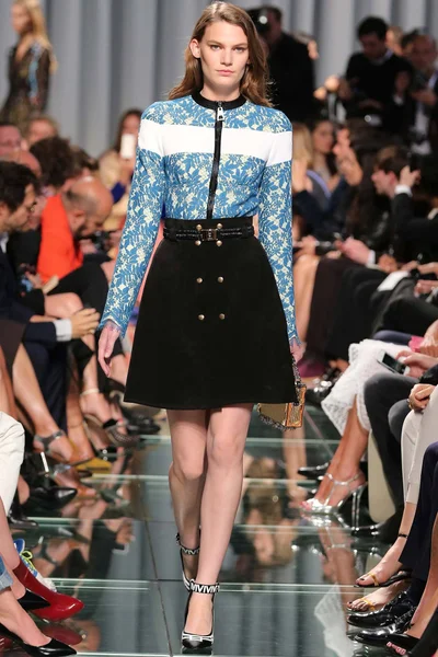 Look 4